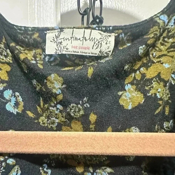 Free People Printed Turnt Bodysuit Plunge V-Neck Black Size Medium NWOT - Picture 6 of 7